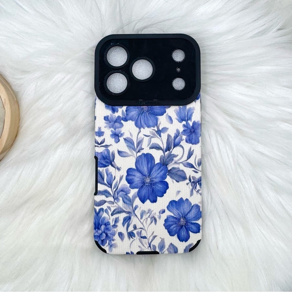 Floral Pattern iPhone 17 Pro Case - Picture 4 of 4